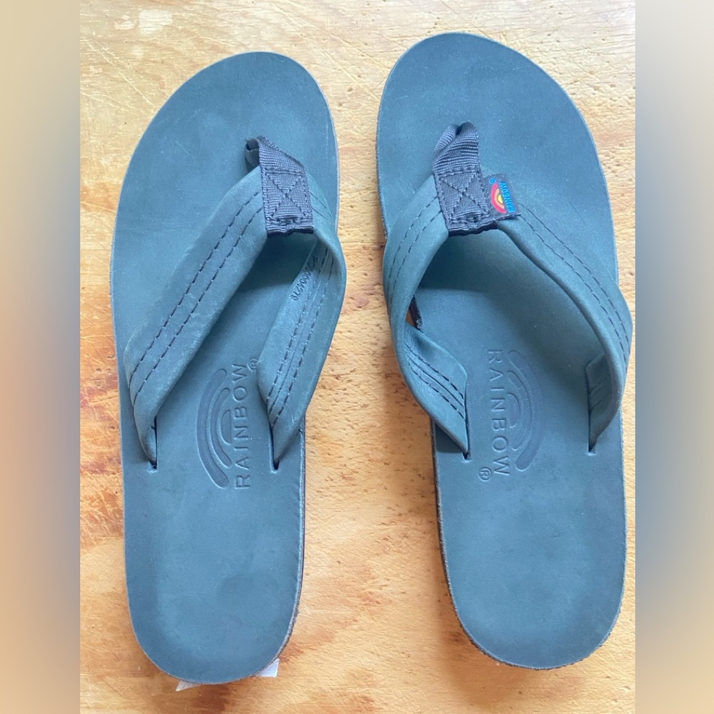 Women’s Rainbow black size 8 flip-flops rainbow